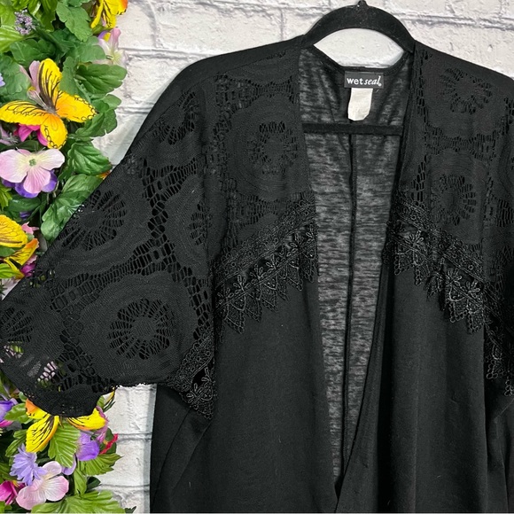 +🌸5/$25🌸Wet Seal Short Sleeve Open Front Lace Detailed Kimono Size Medium - Picture 6 of 13
